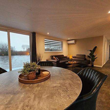 Luxe Woonboot In De Natuur Evt Met Console Bootje! Leeuwarden Bagian luar foto