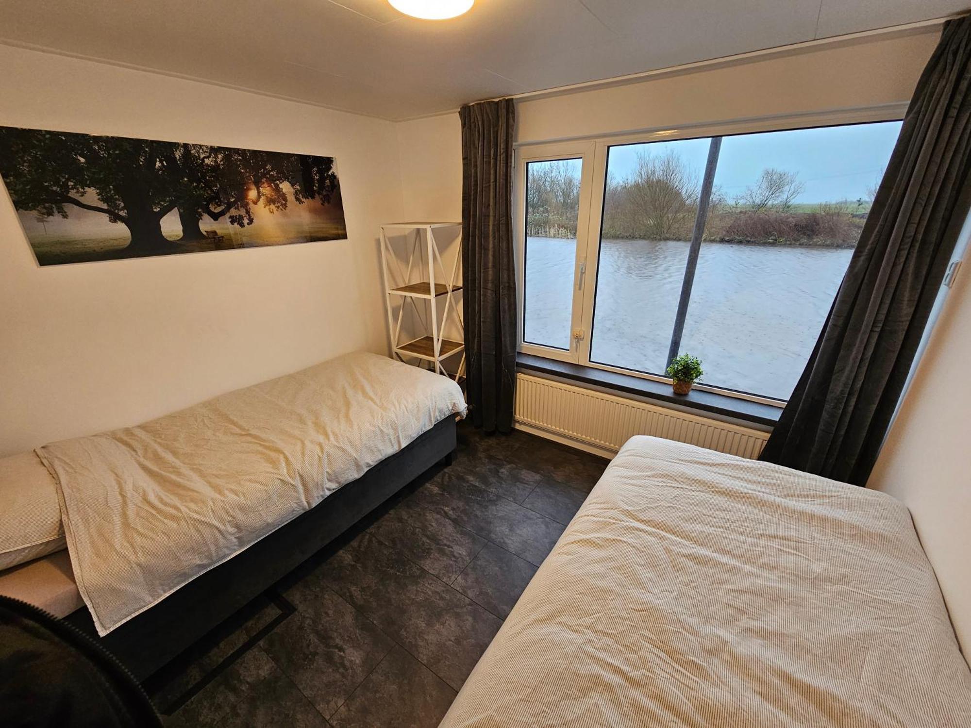 Luxe Woonboot In De Natuur Evt Met Console Bootje! Leeuwarden Bagian luar foto
